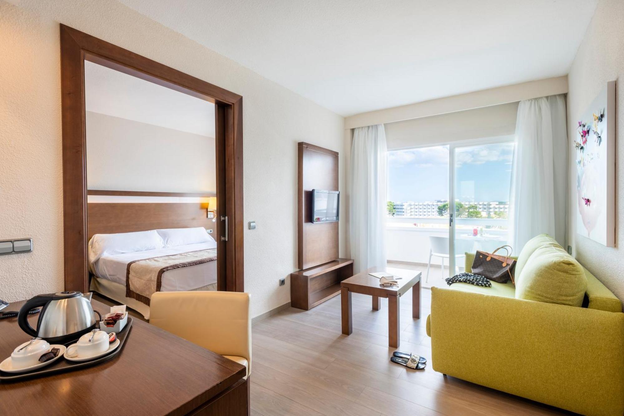 Suite (2 Adults + 2 Children)