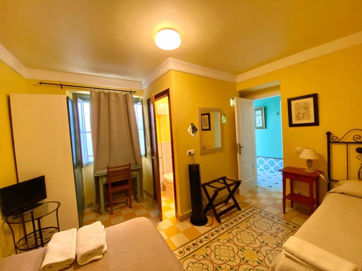 Triple Room with Private Bathroom,1294796779:JPEG