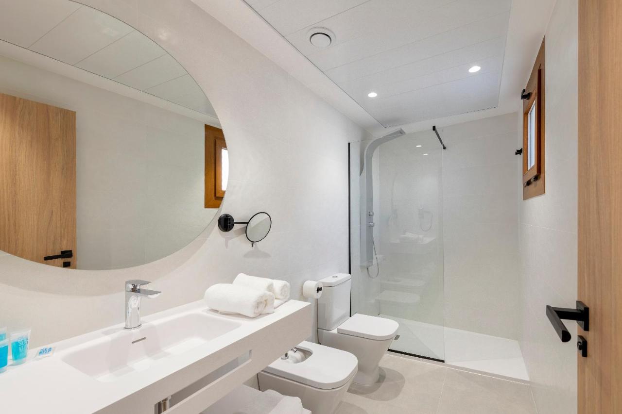 Standard ApartmentNo access to the pool or rooftop