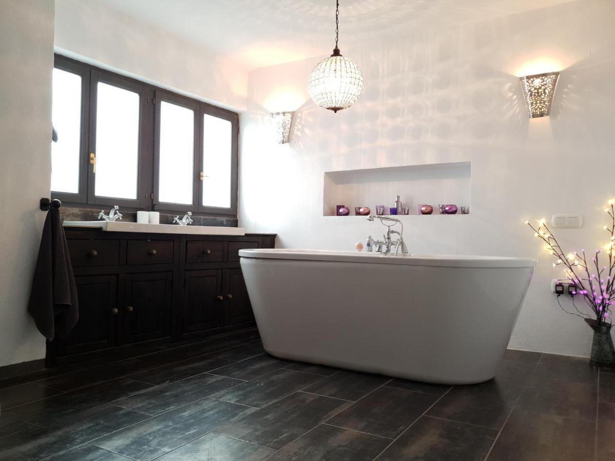 Deluxe Double Room Bath