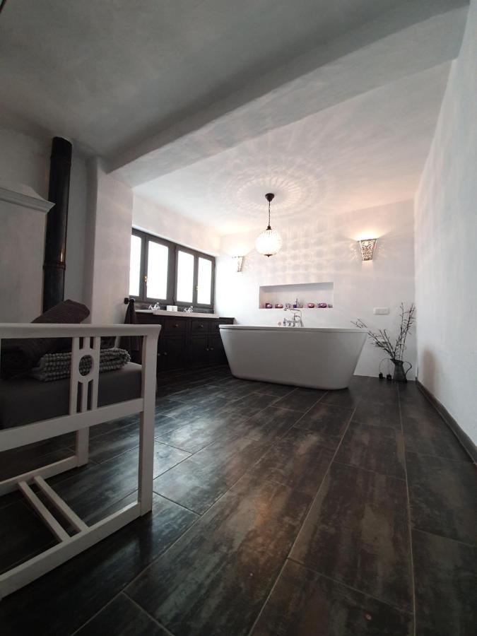 Deluxe Double Room Bath
