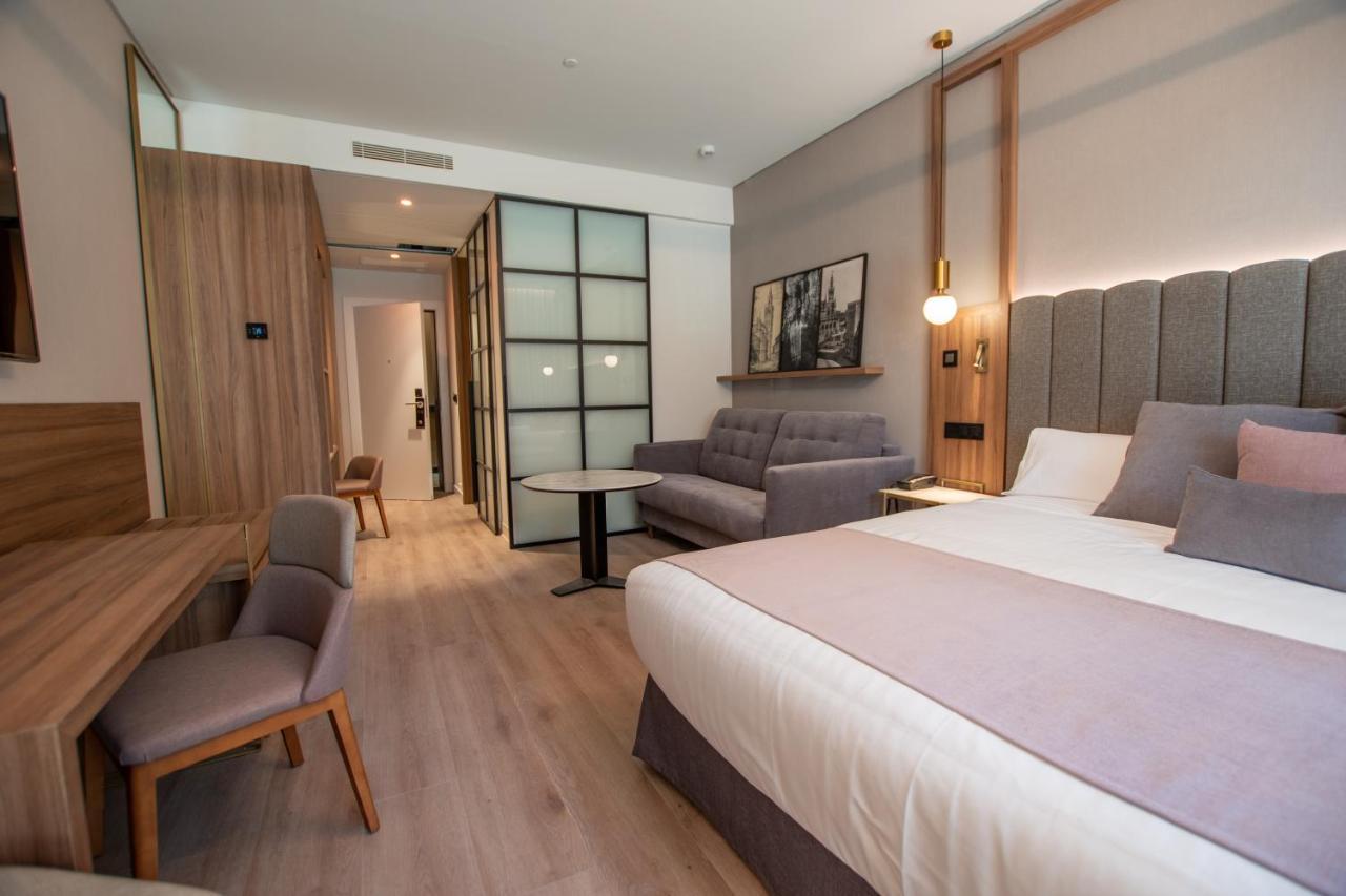 Junior Suite extra bed with parking