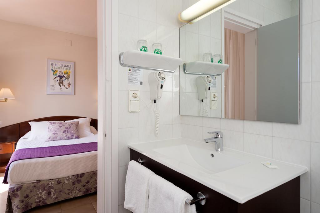 Double or Twin Room with Sea View,664708305:JPEG