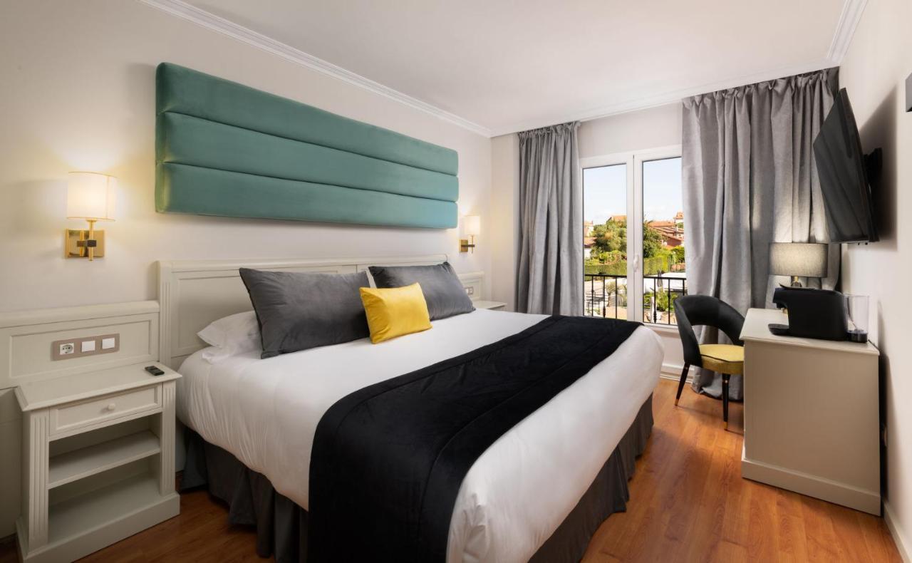 Chambre Double - Vue sur Piscine