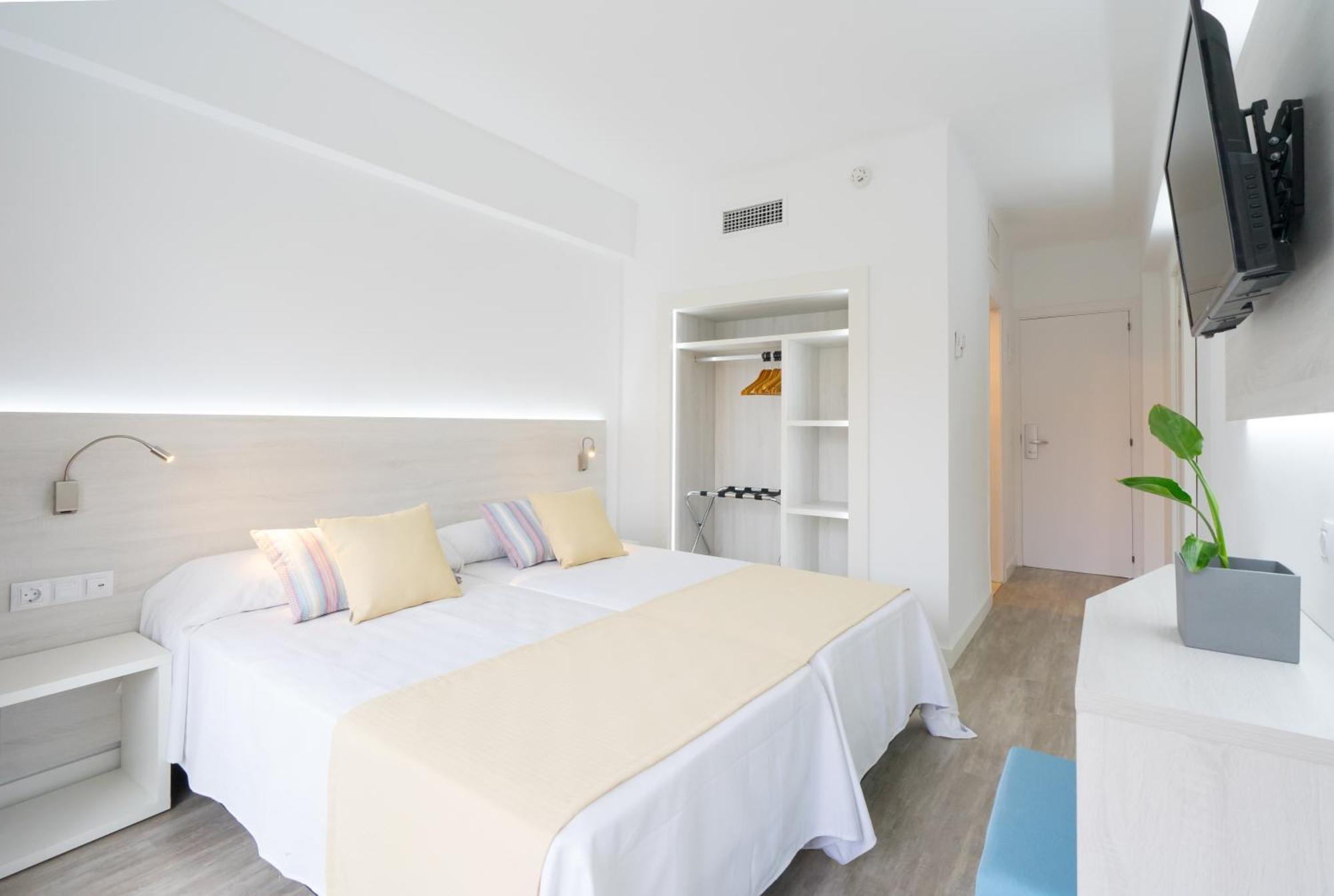 Triple Room,1306780945:JPEG