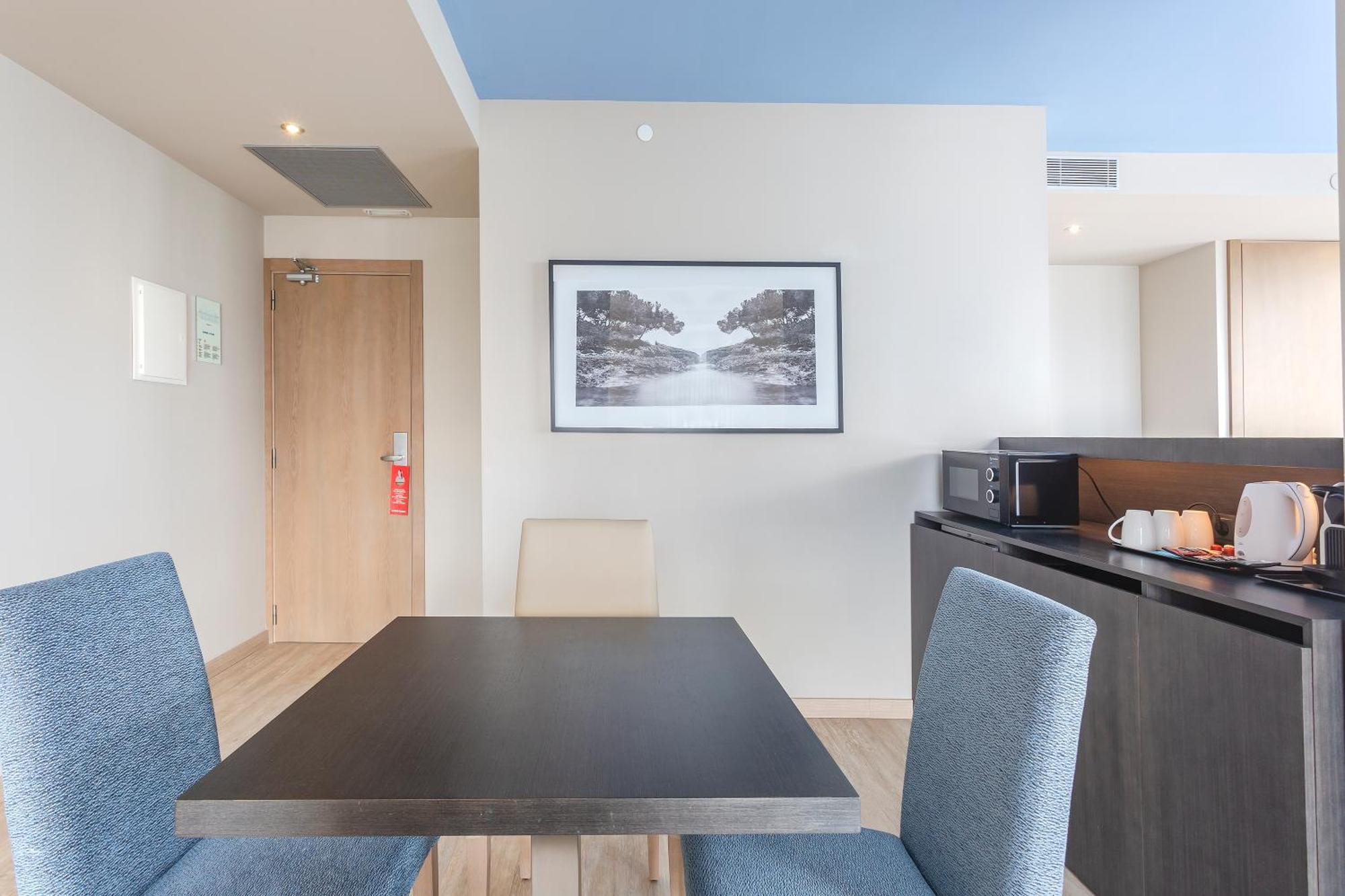 Deluxe Room,1306827784:JPEG