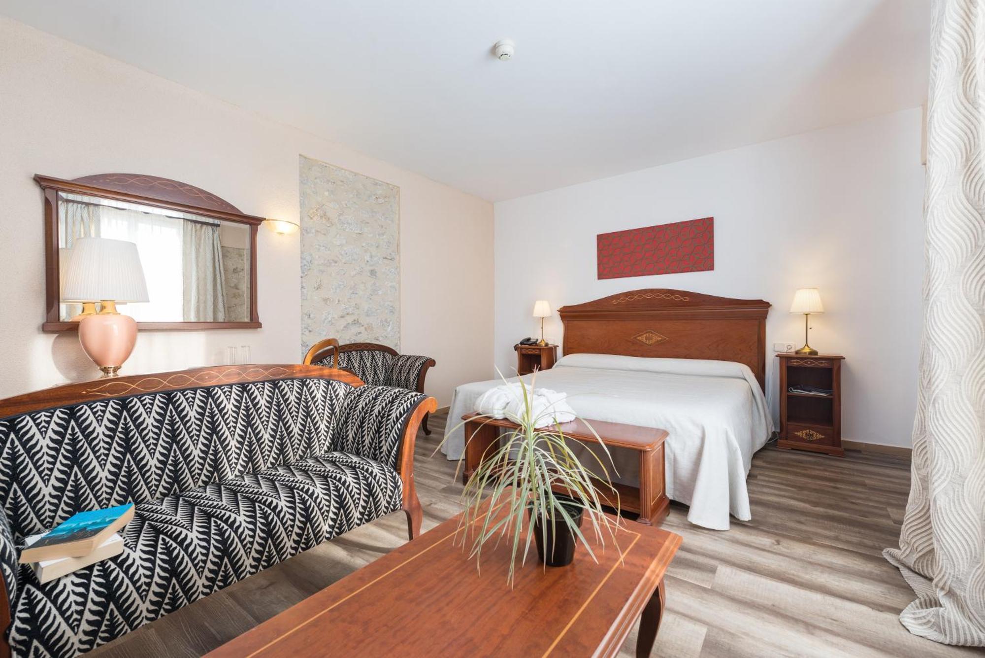 Deluxe Double or Twin Room with Free SPA Access,1306833694:JPEG