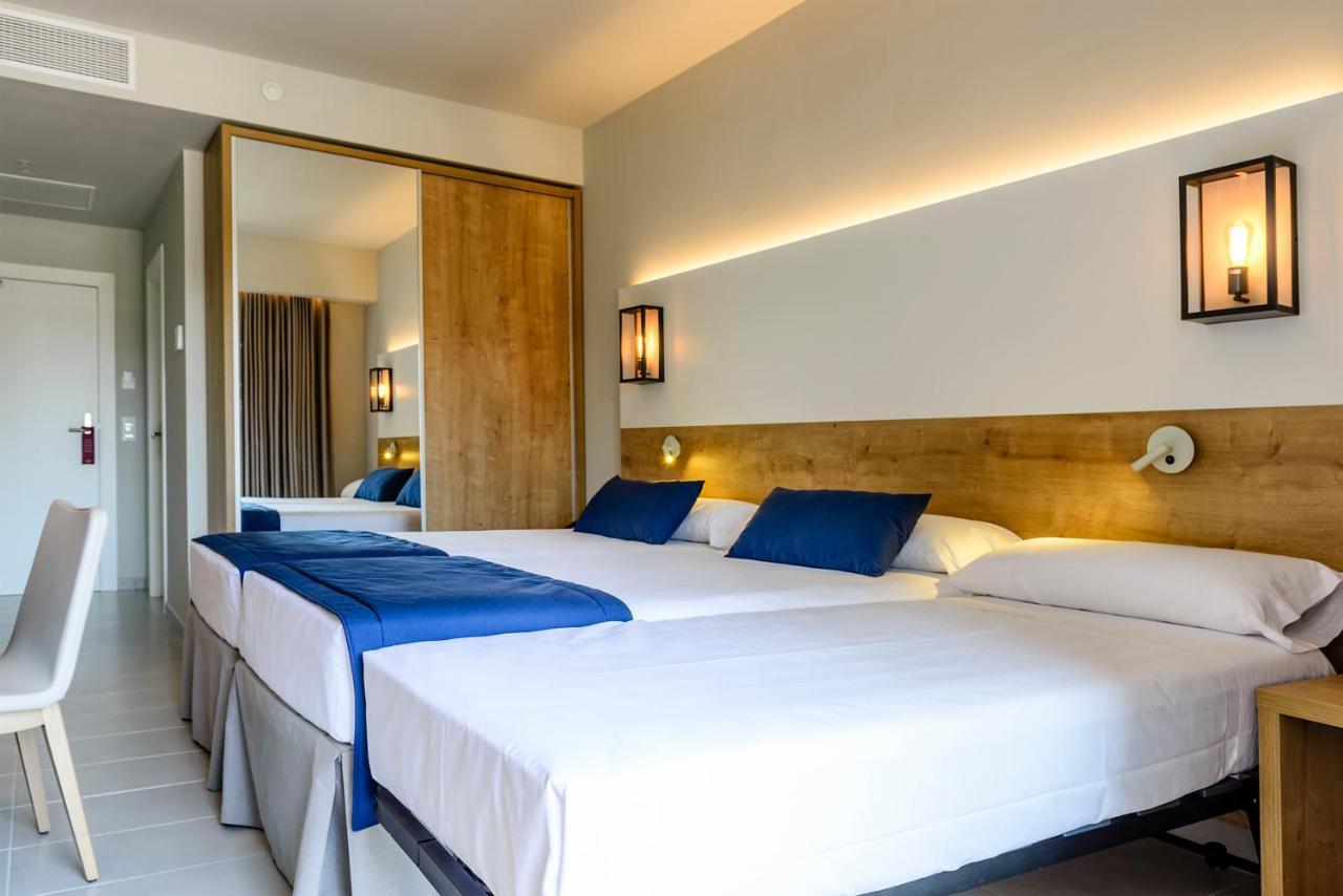 Chambre Double ou Lits Jumeaux (2 Adultes + 1 Enfant)