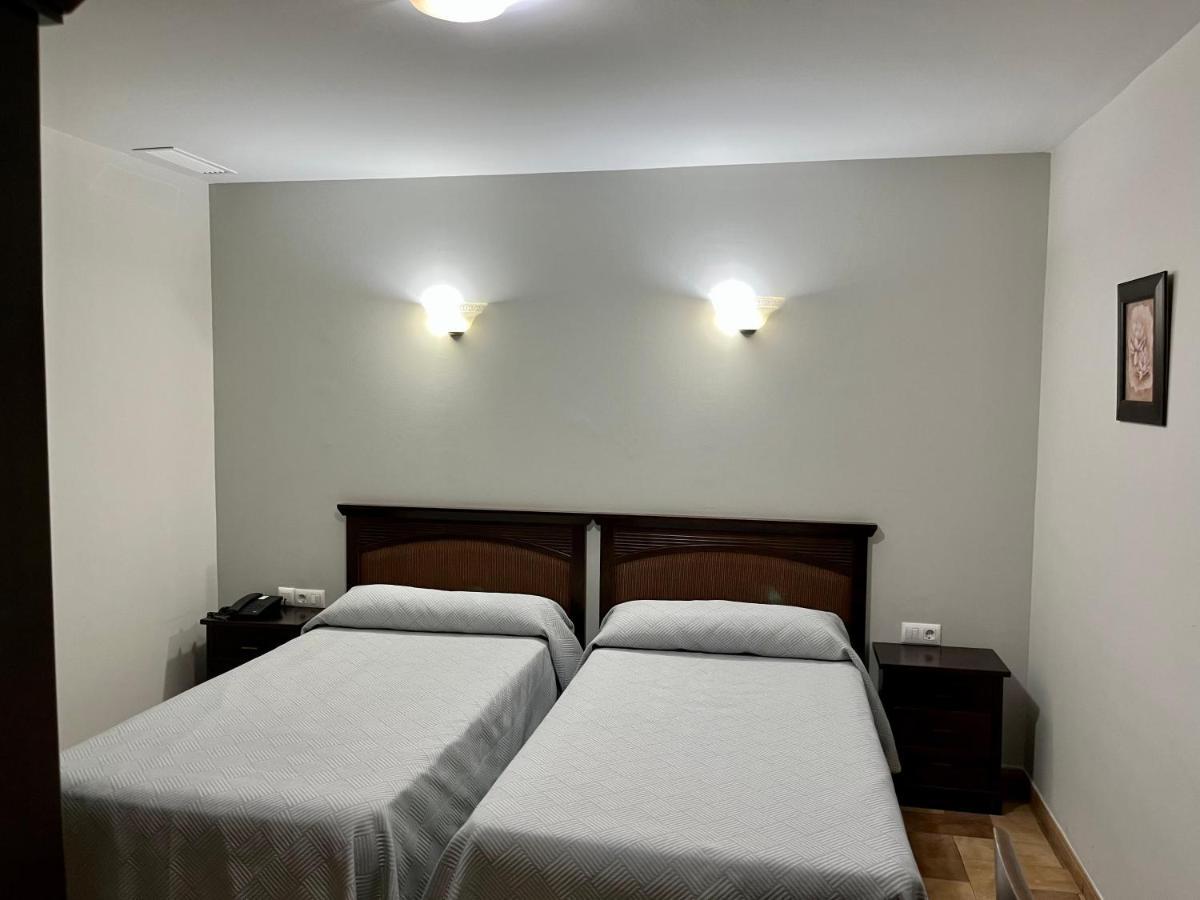 Twin Room,1310858260:JPEG