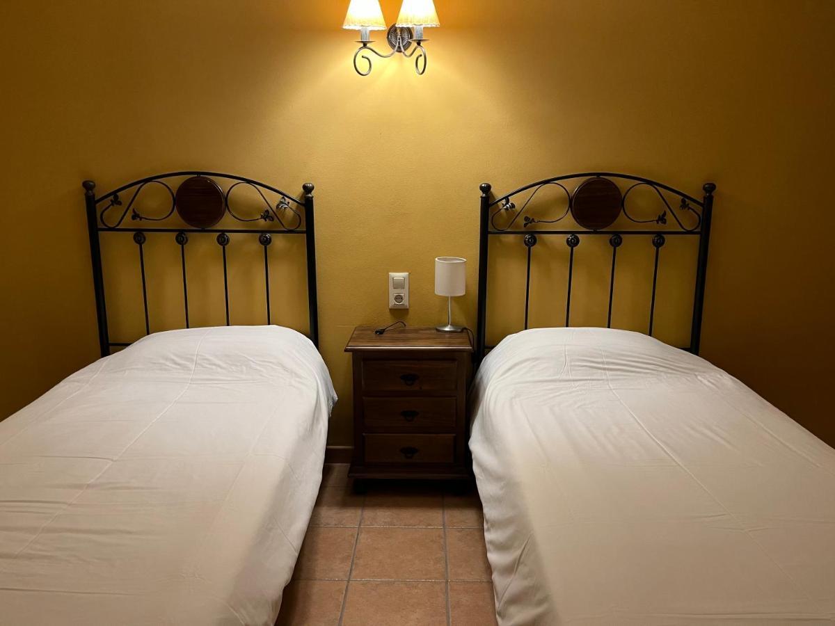 Twin Room,1315355614:JPEG