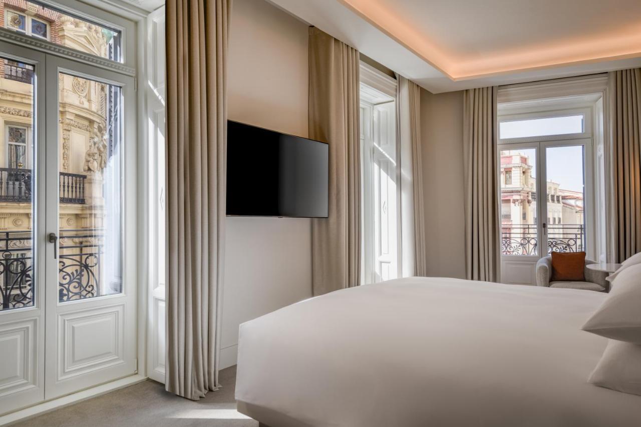 Premium Deluxe Corner King Room City View,1326954128:JPEG