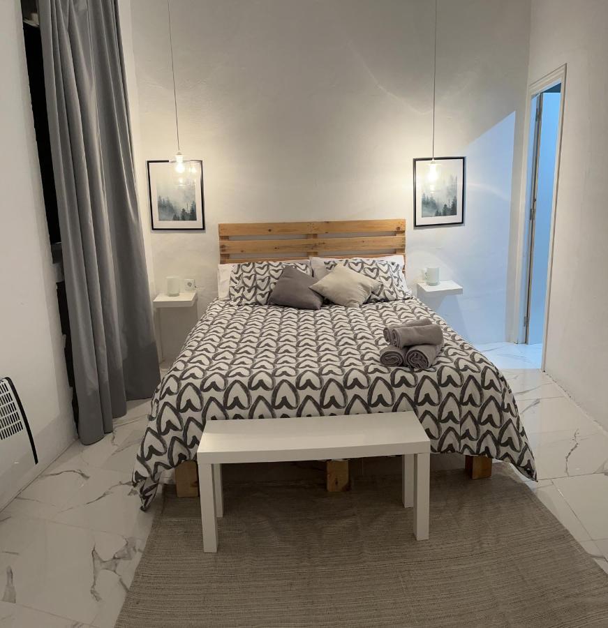 Large Double Room,1328097533:JPEG