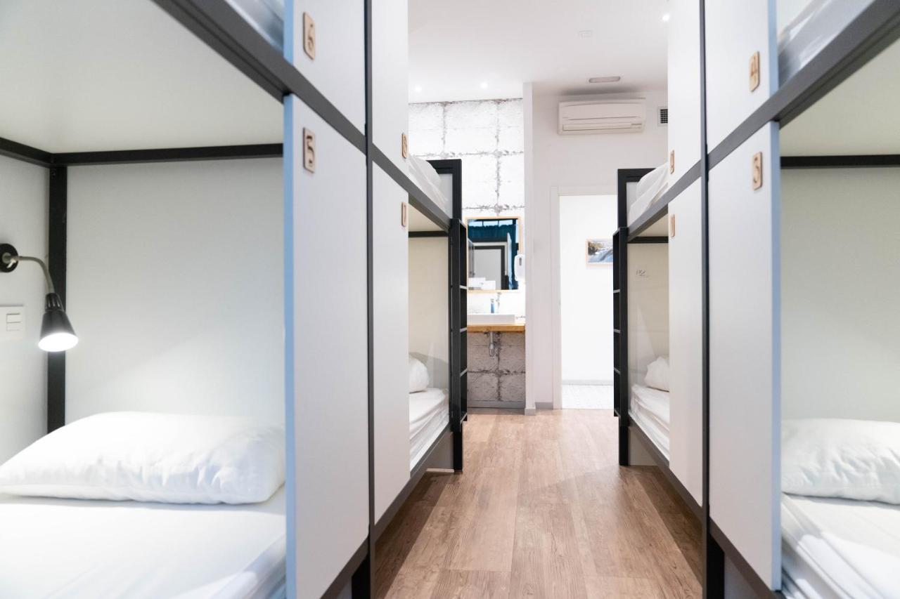 Bed op een Vrouwenslaapzaal met 8 Bedden