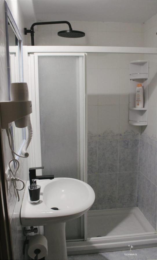 Twin Room with Shared Bathroom,1500063310:JPEG