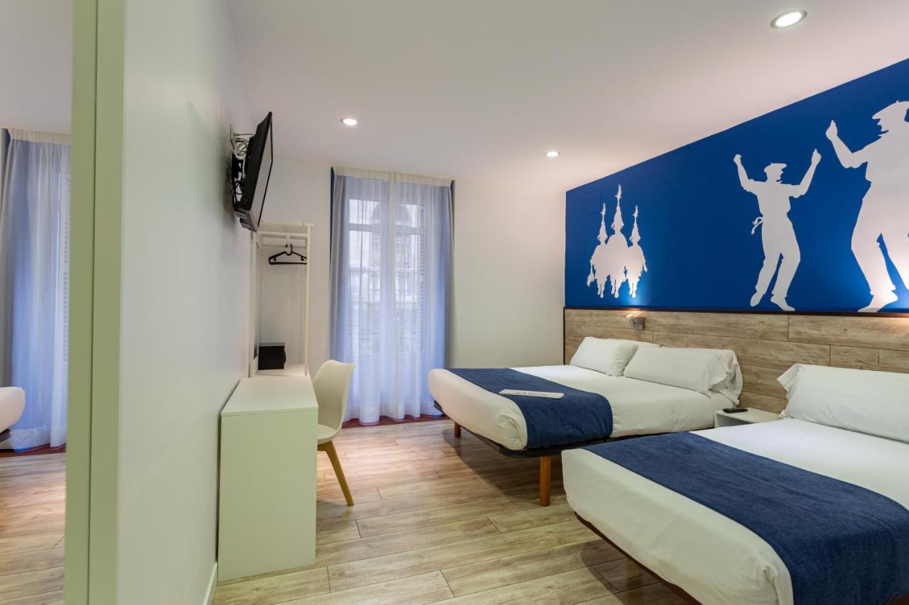 Family Room,1349023886:JPEG