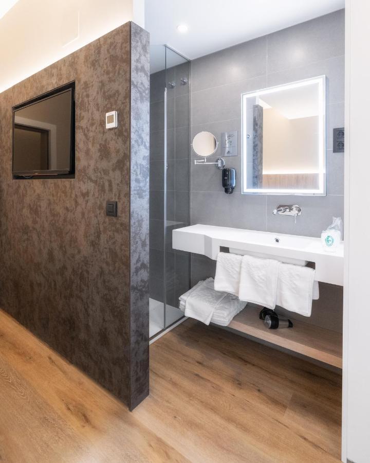 Double Room with Extra Bed,1420988274:JPEG