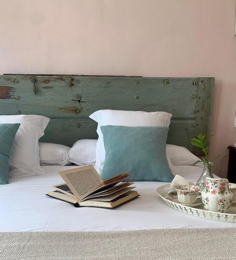 Suite mit Kingsize-Bett und Poolblick
