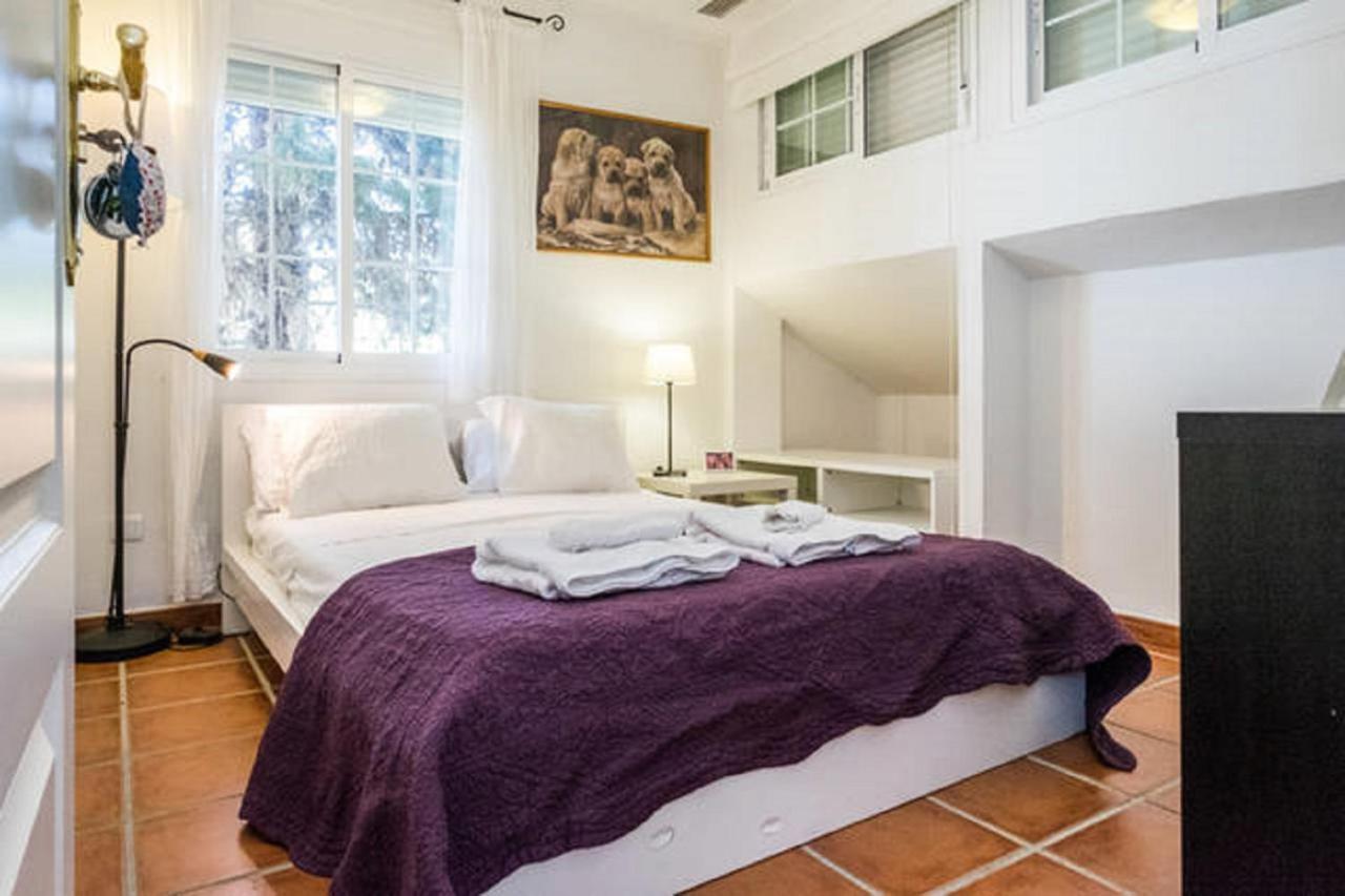 Standard Double Room with Shared Bathroom