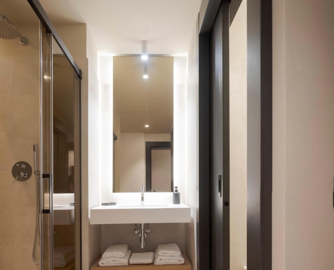 Double Room,1407518306:JPEG