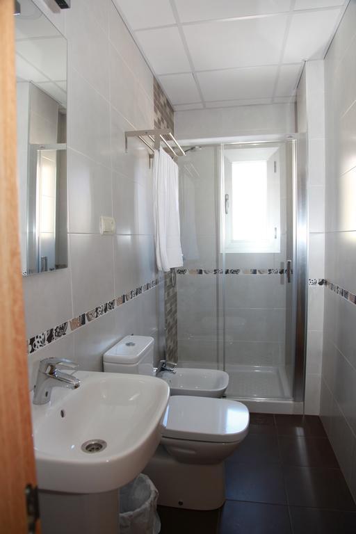 Family Room,141321174:JPEG