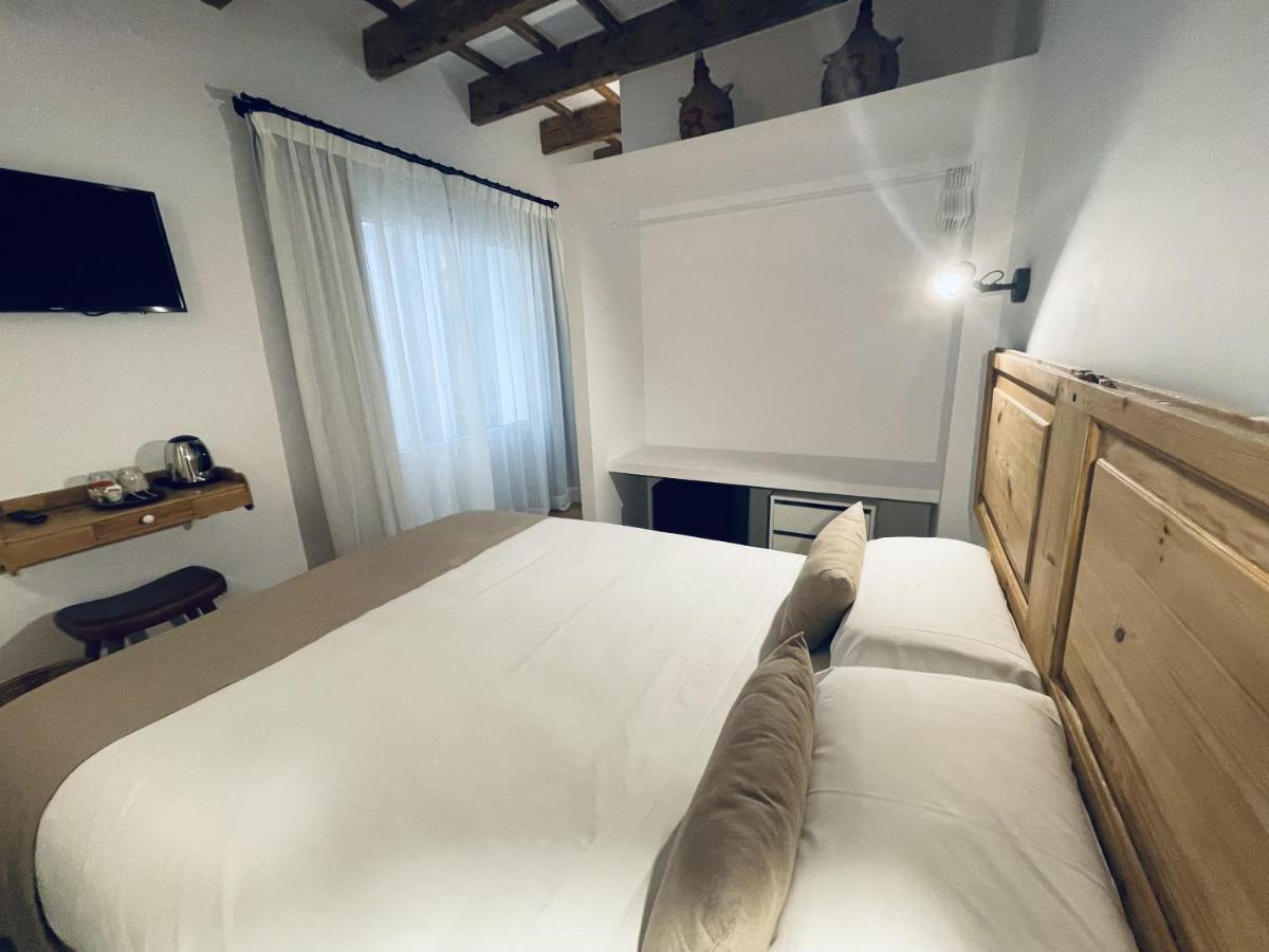 Small Double Room,1415837169:JPEG