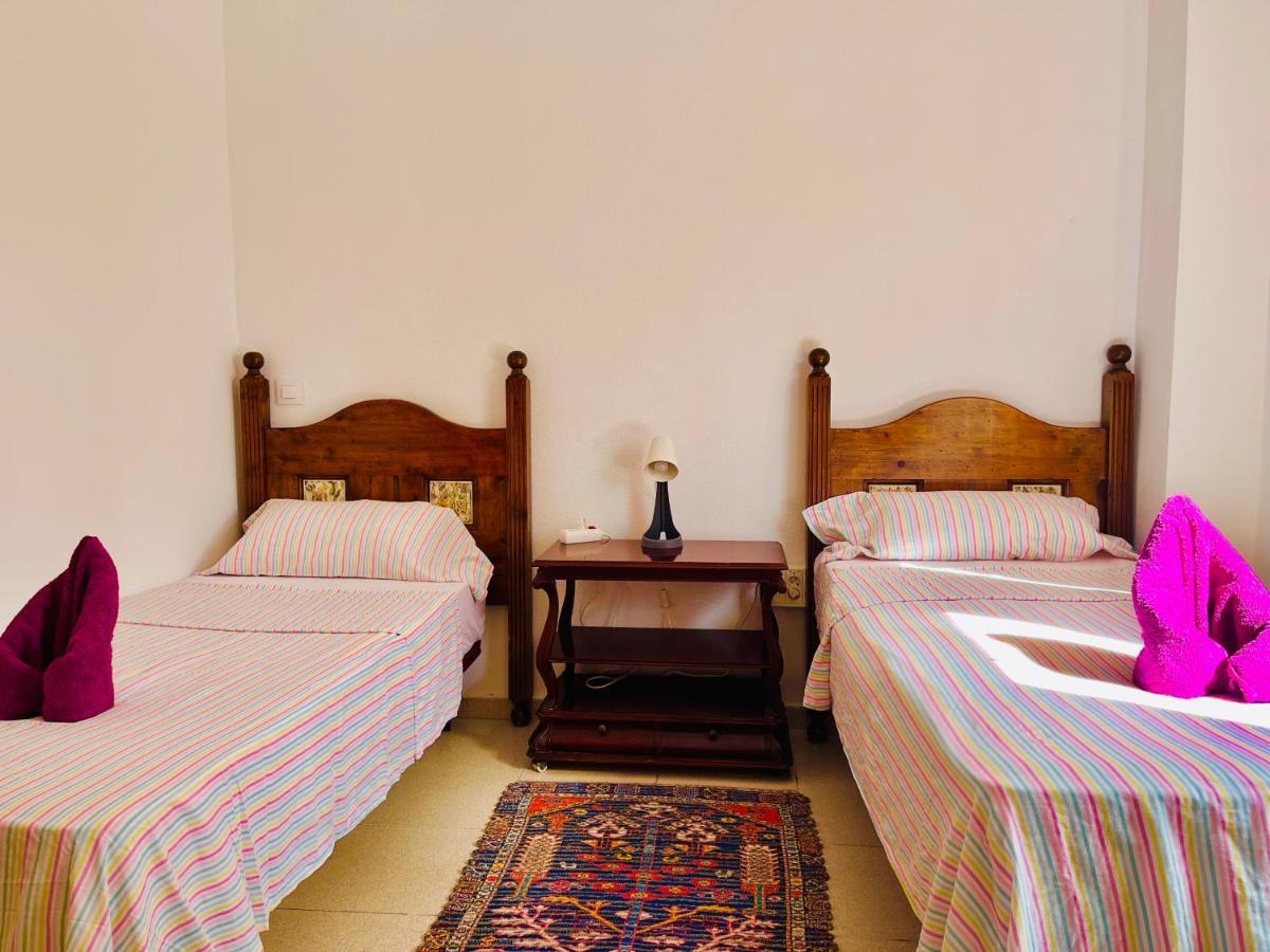 Chambre Lits Jumeaux avec Toilettes Communes