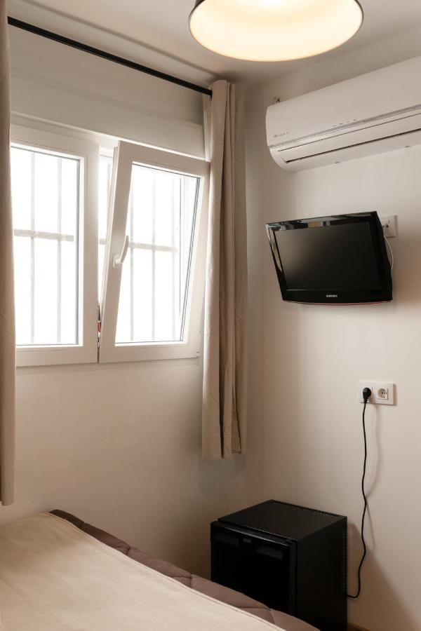 Budget Eenpersoonskamer met Eigen Badkamer