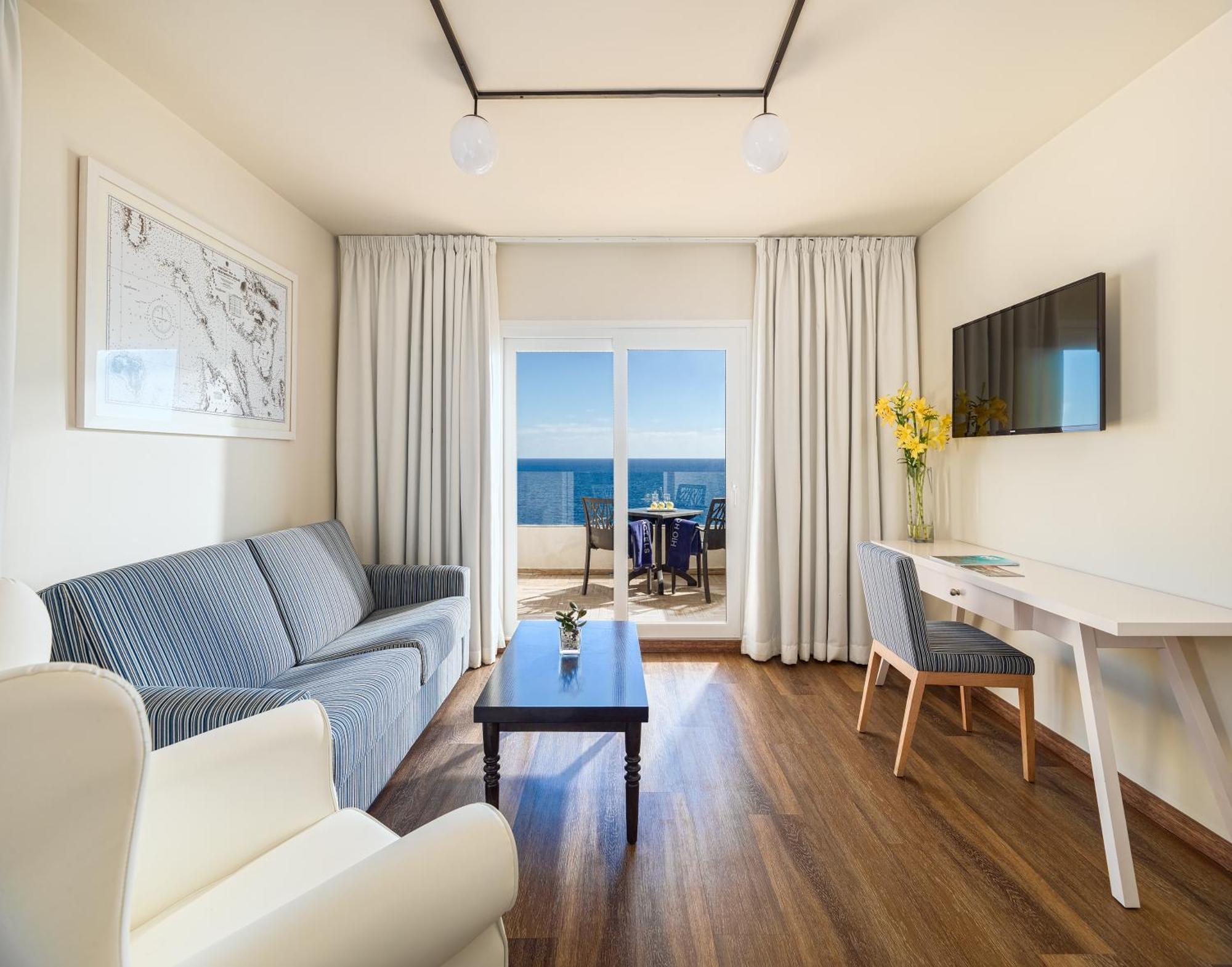 Privilege Suite (3 Adults + 1 Child)