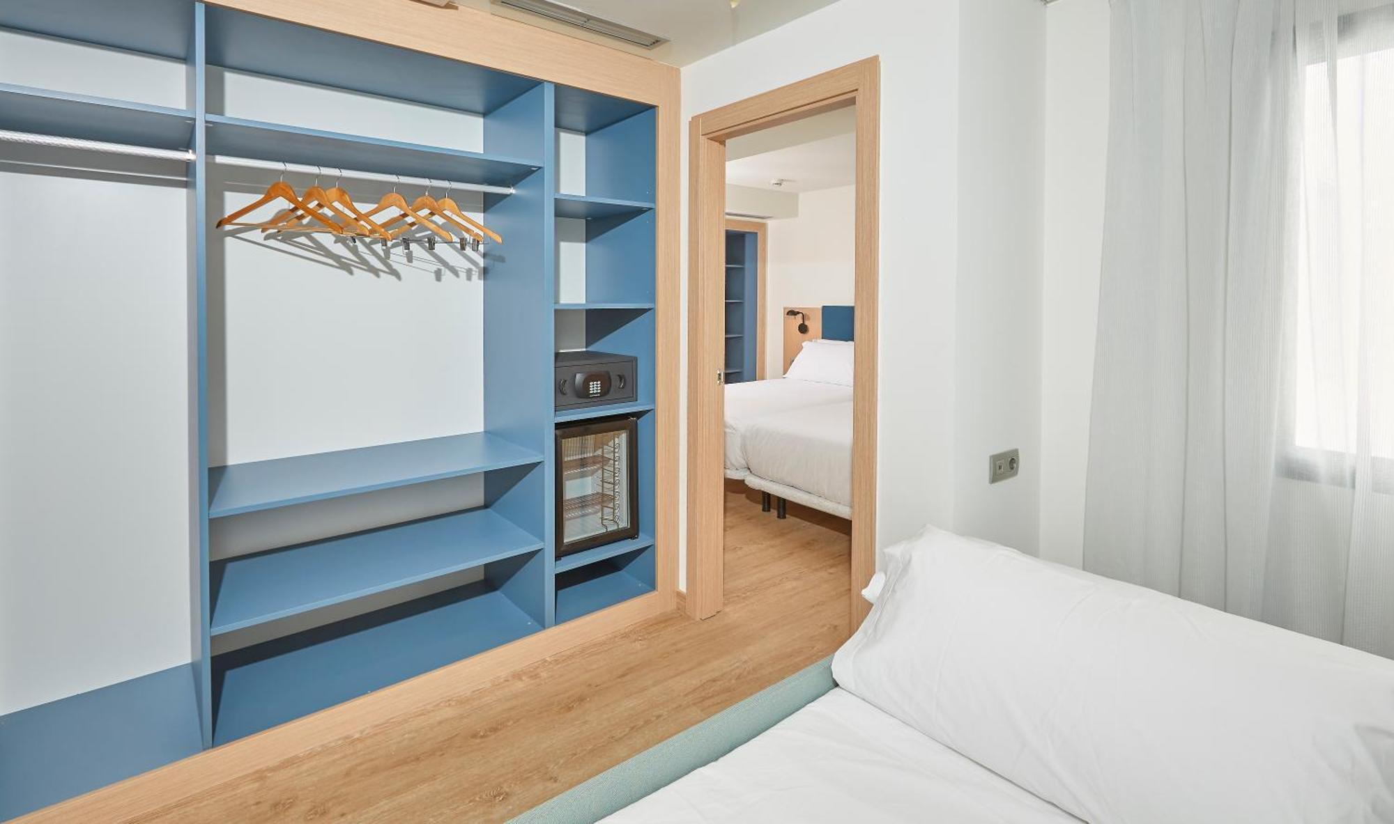 Family Room,1613411909:JPEG