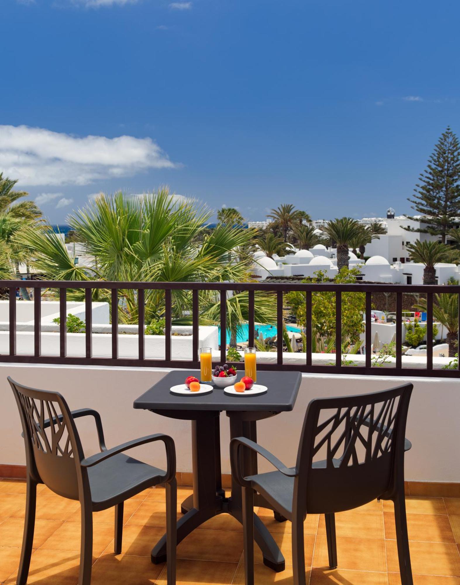 Suite Familiare con Vista Piscina (3 Adulti)
