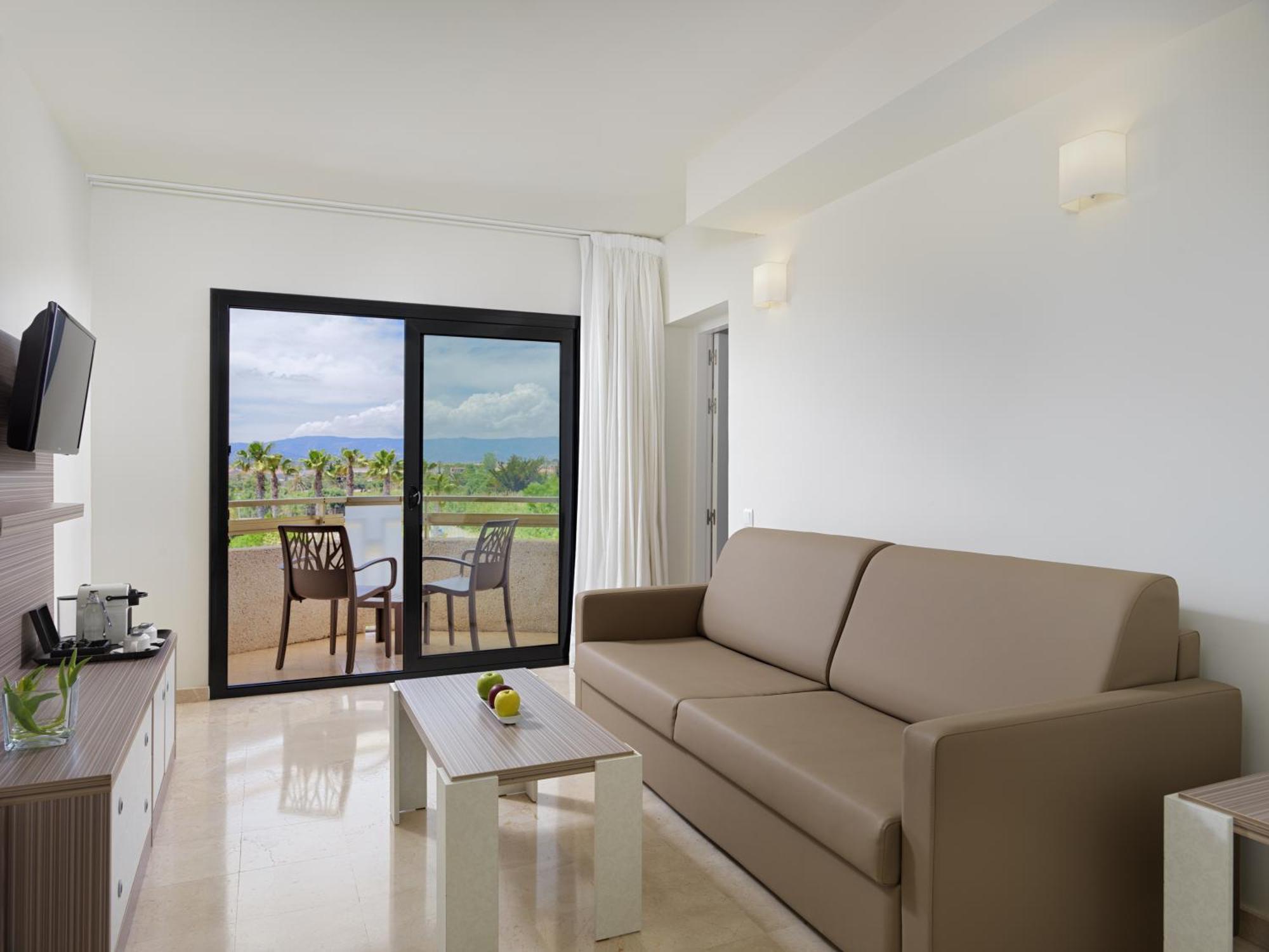 Junior Suite Basic (3 Adults),1436429059:JPEG