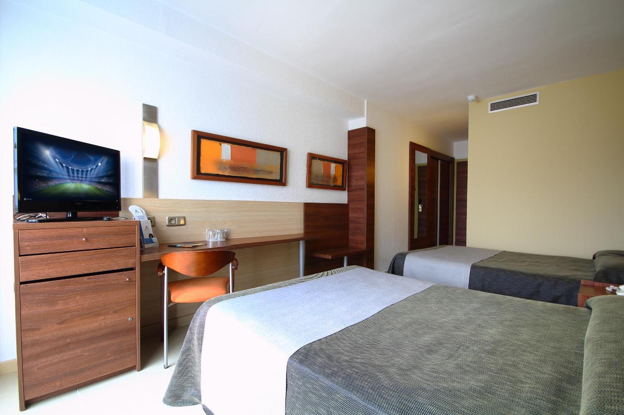 Triple Room,1436630293:JPEG