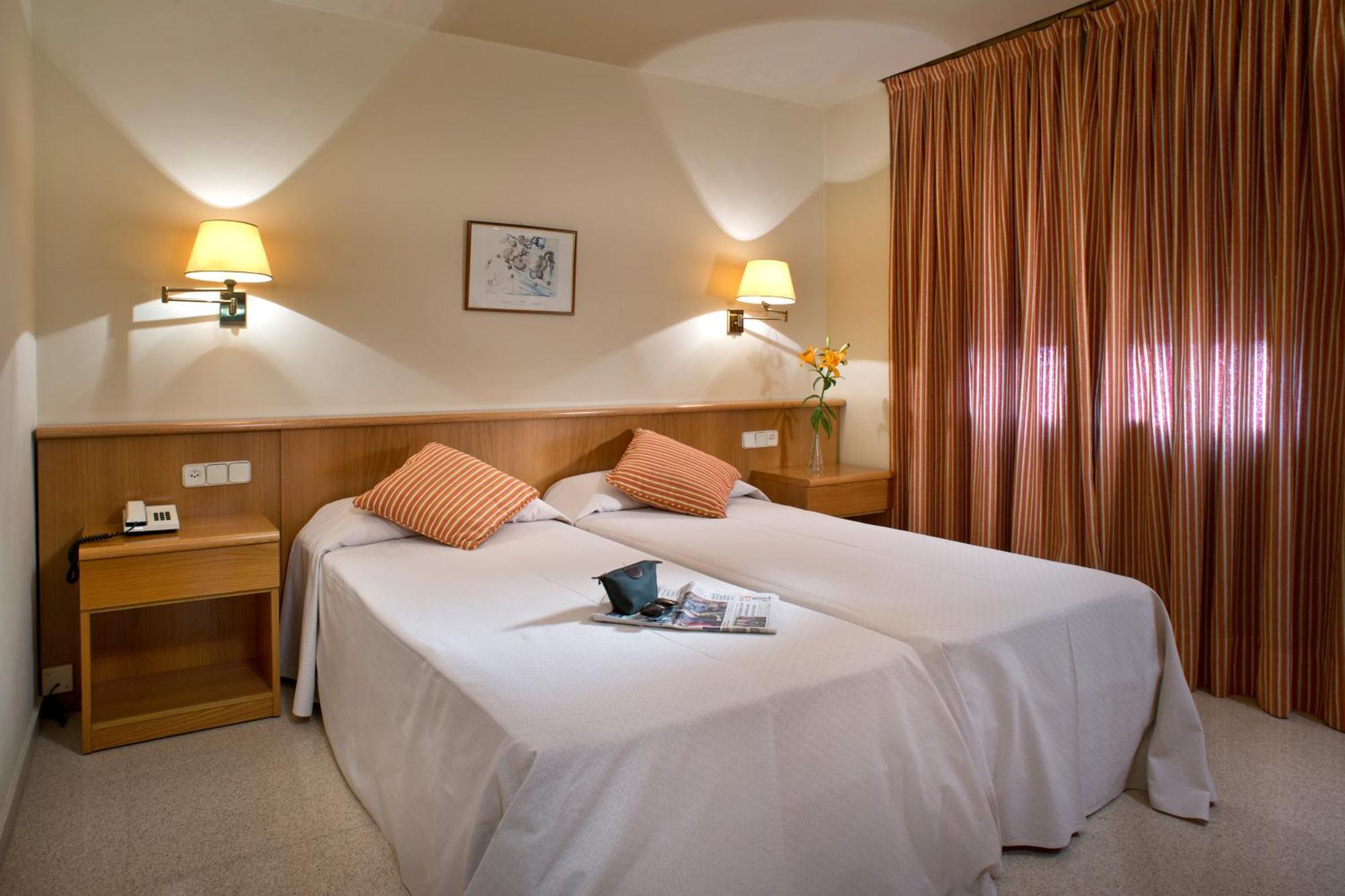 Double or Twin Room with Extra Bed (2 Adults + 1 Child),1472089870:JPEG