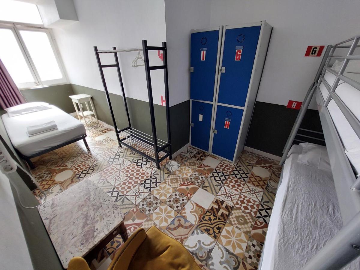 Bunk Bed in Mixed Dormitory Room