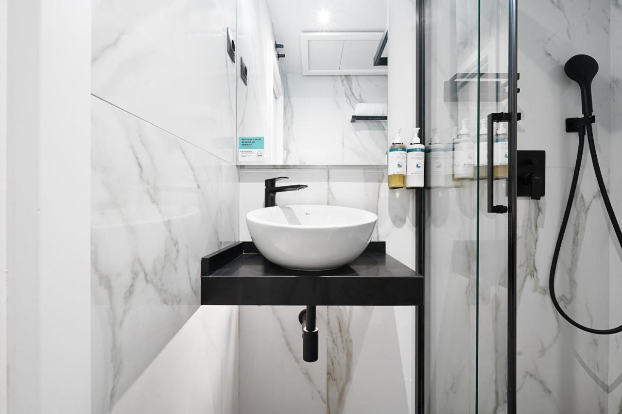 Medium Studio Kitchenette