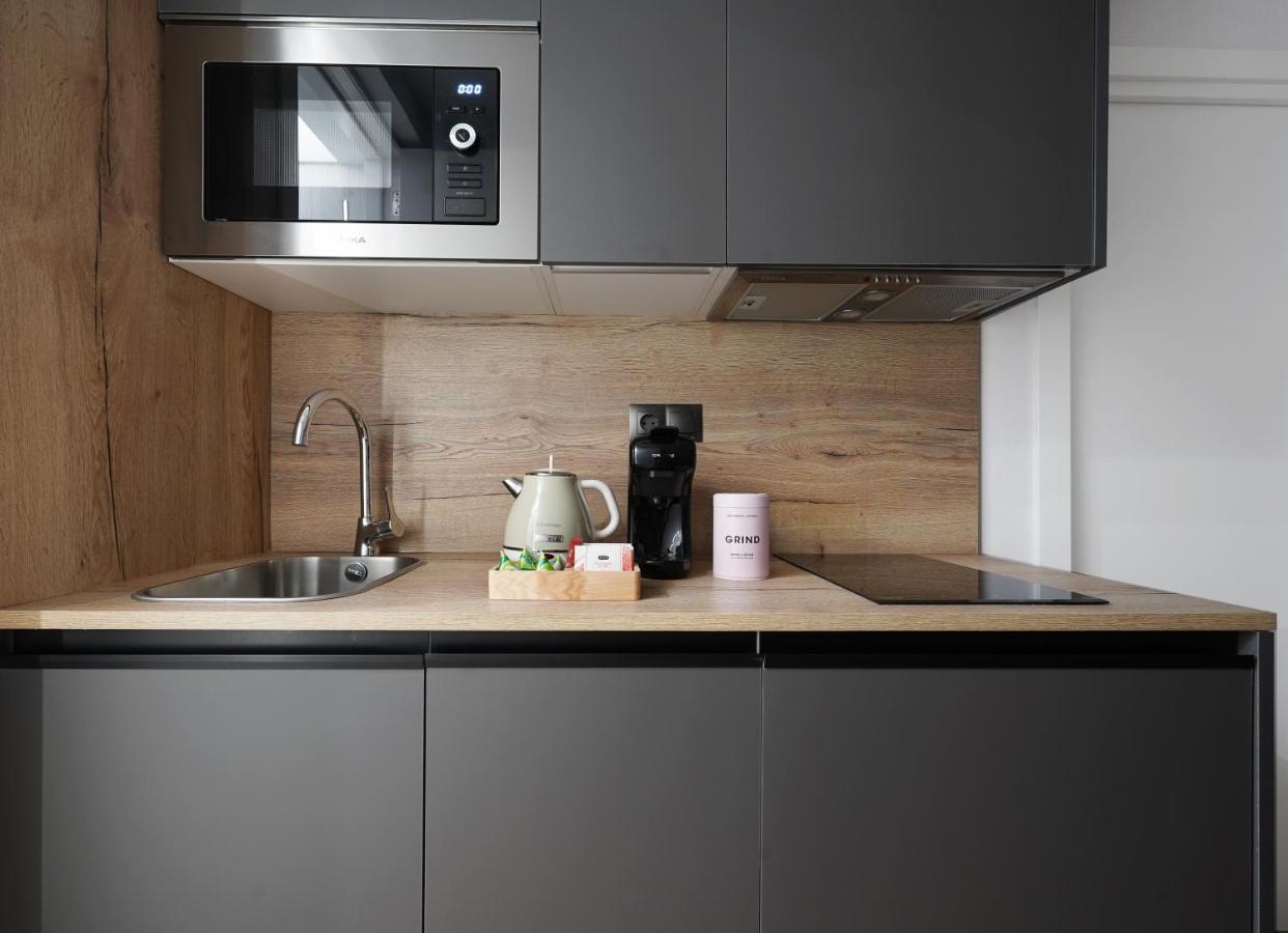 Medium Studio Kitchenette