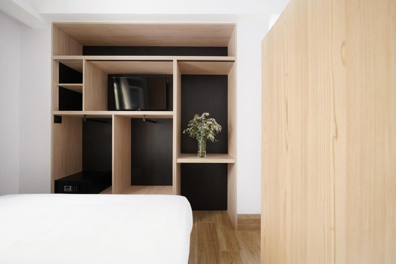 Medium Studio Kitchenette