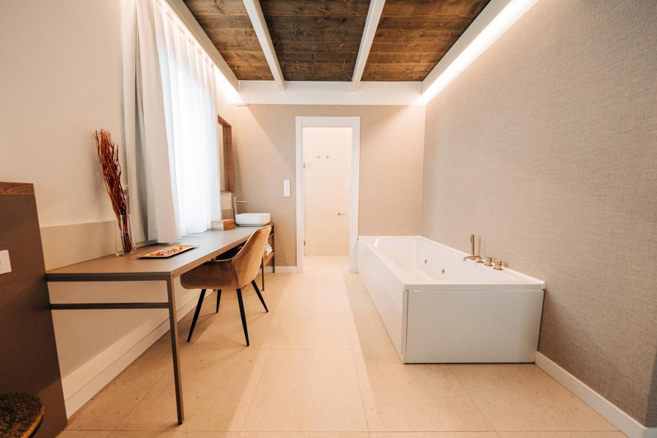 Queen Suite Spa Bath