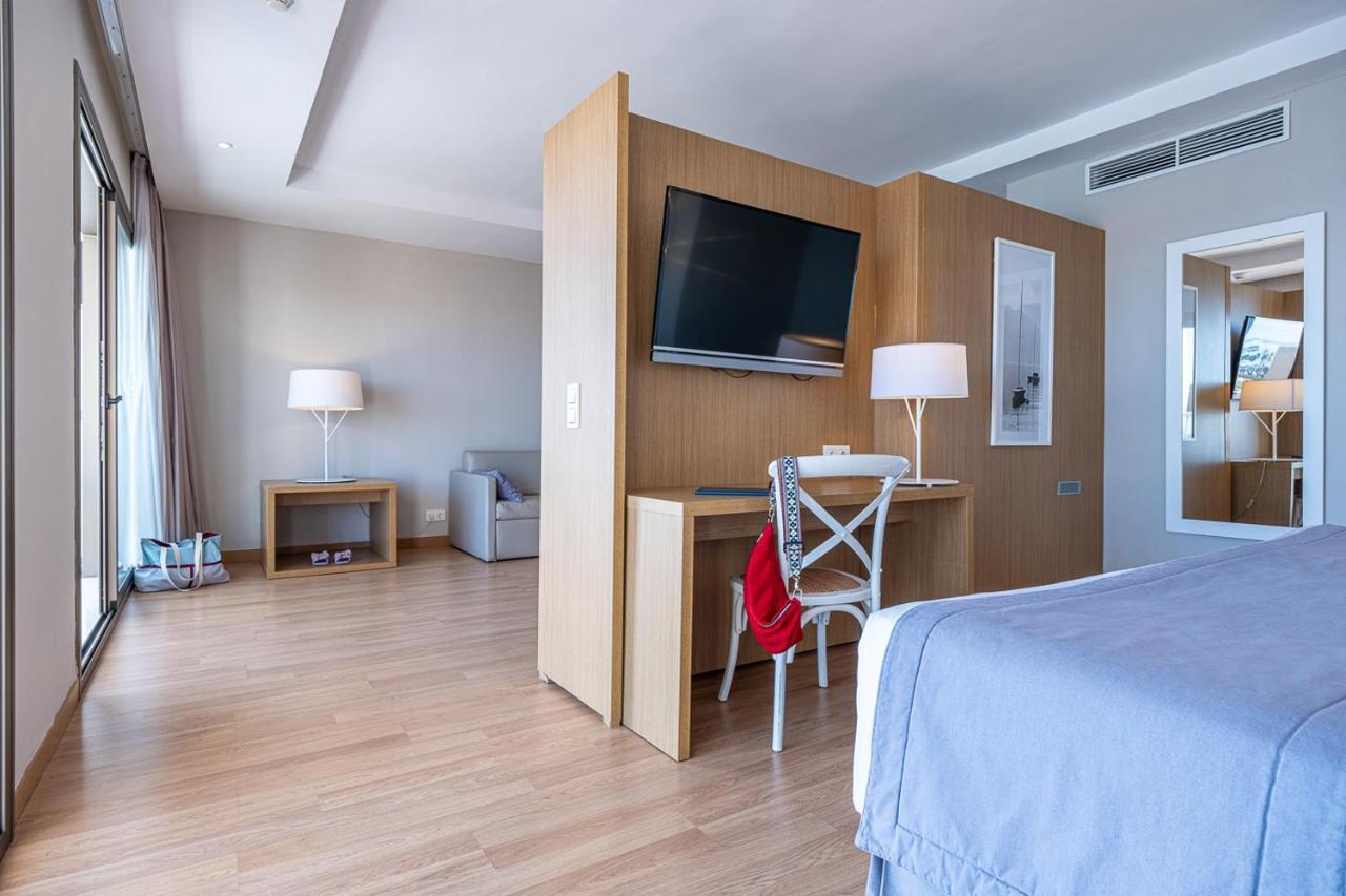 Suite Junior - Vue sur Mer (3 Adultes + 1 Enfant)