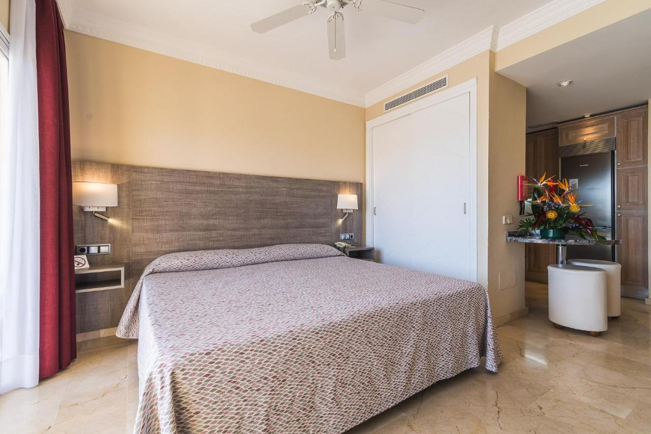 Studio (2 Adults),1499253193:JPEG