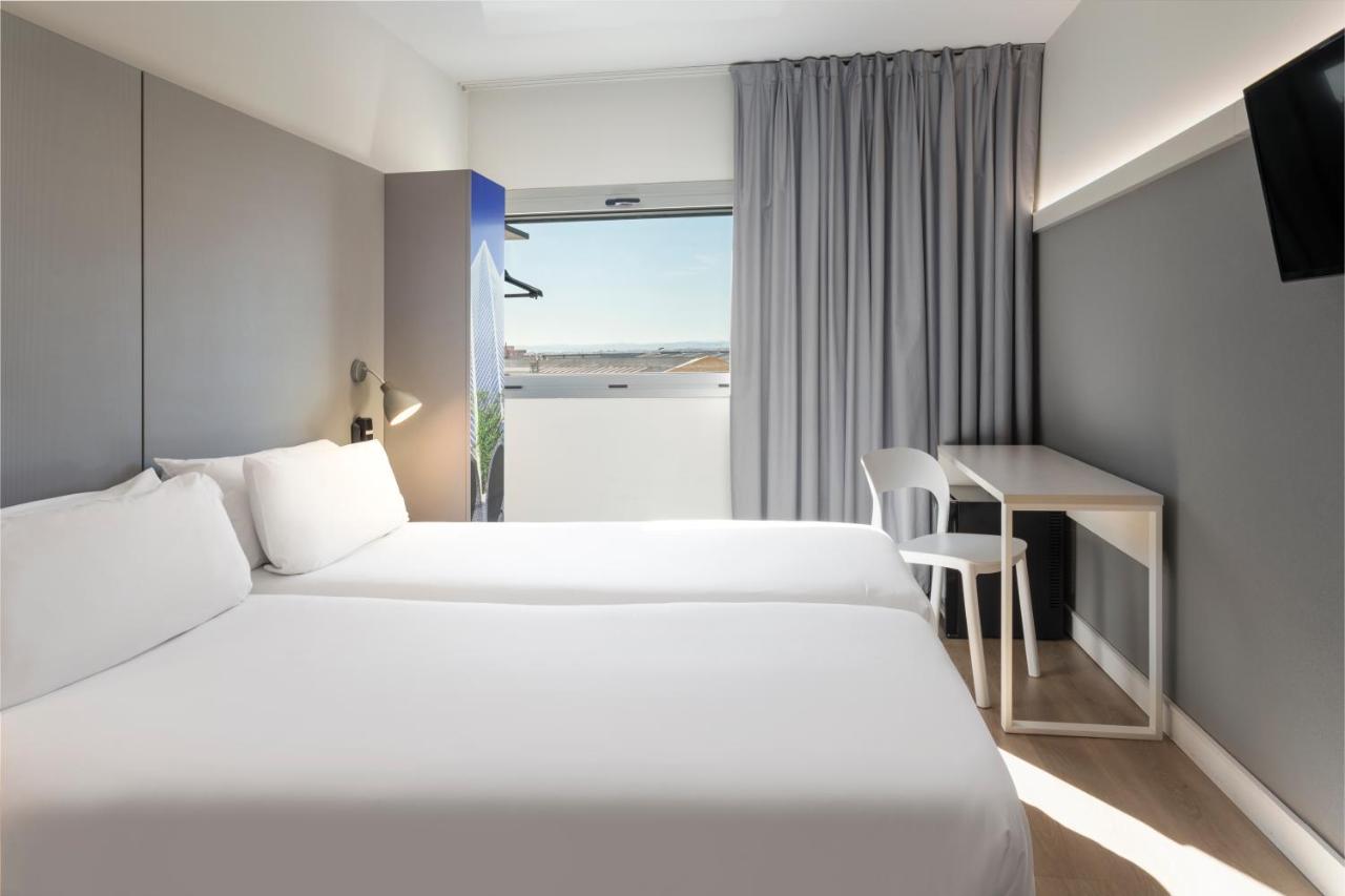 Twin Room,1498674616:JPEG