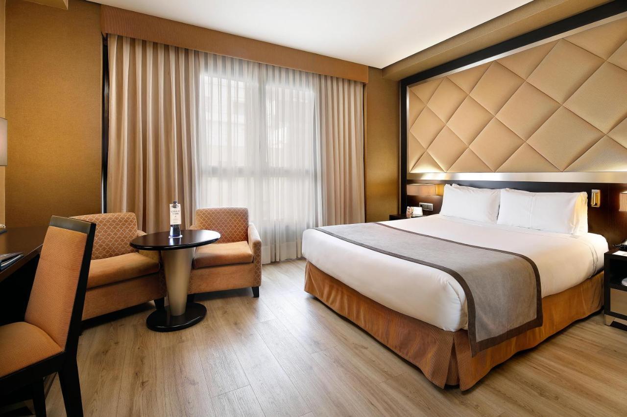 Twin Room (2 Adults)