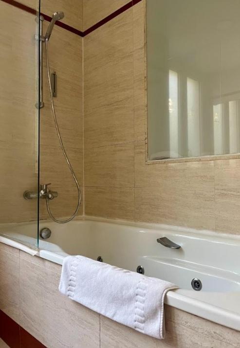 Double Room with Spa Bath,1499281411:JPEG