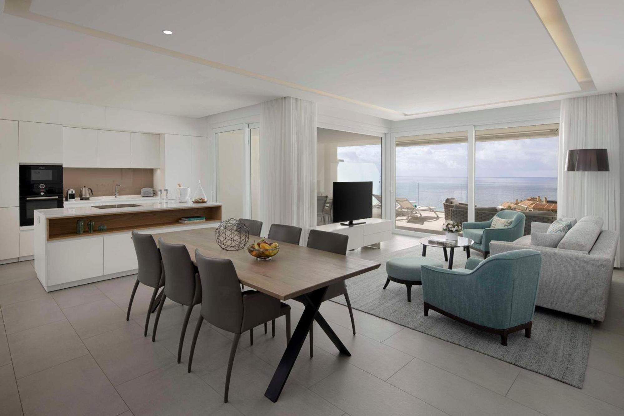 Deluxe Two-Bedroom Suite,1499395804:JPEG