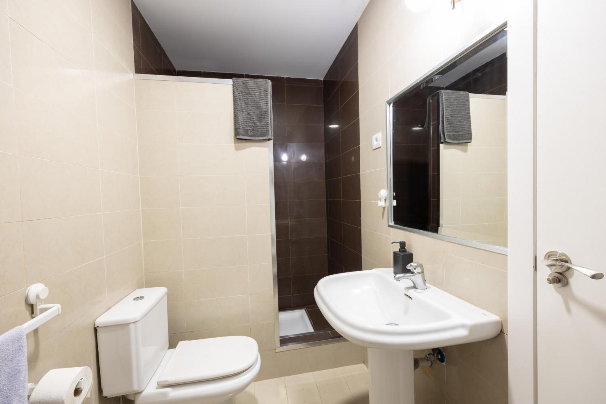 Double Room with Private Bathroom with 2 bunk beds,1658822279:JPEG