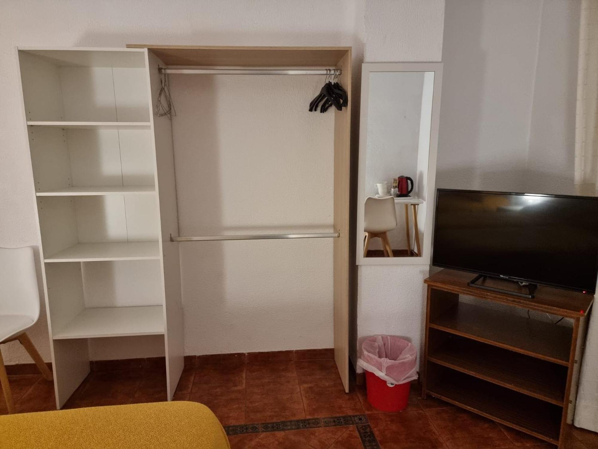Basic Triple Room