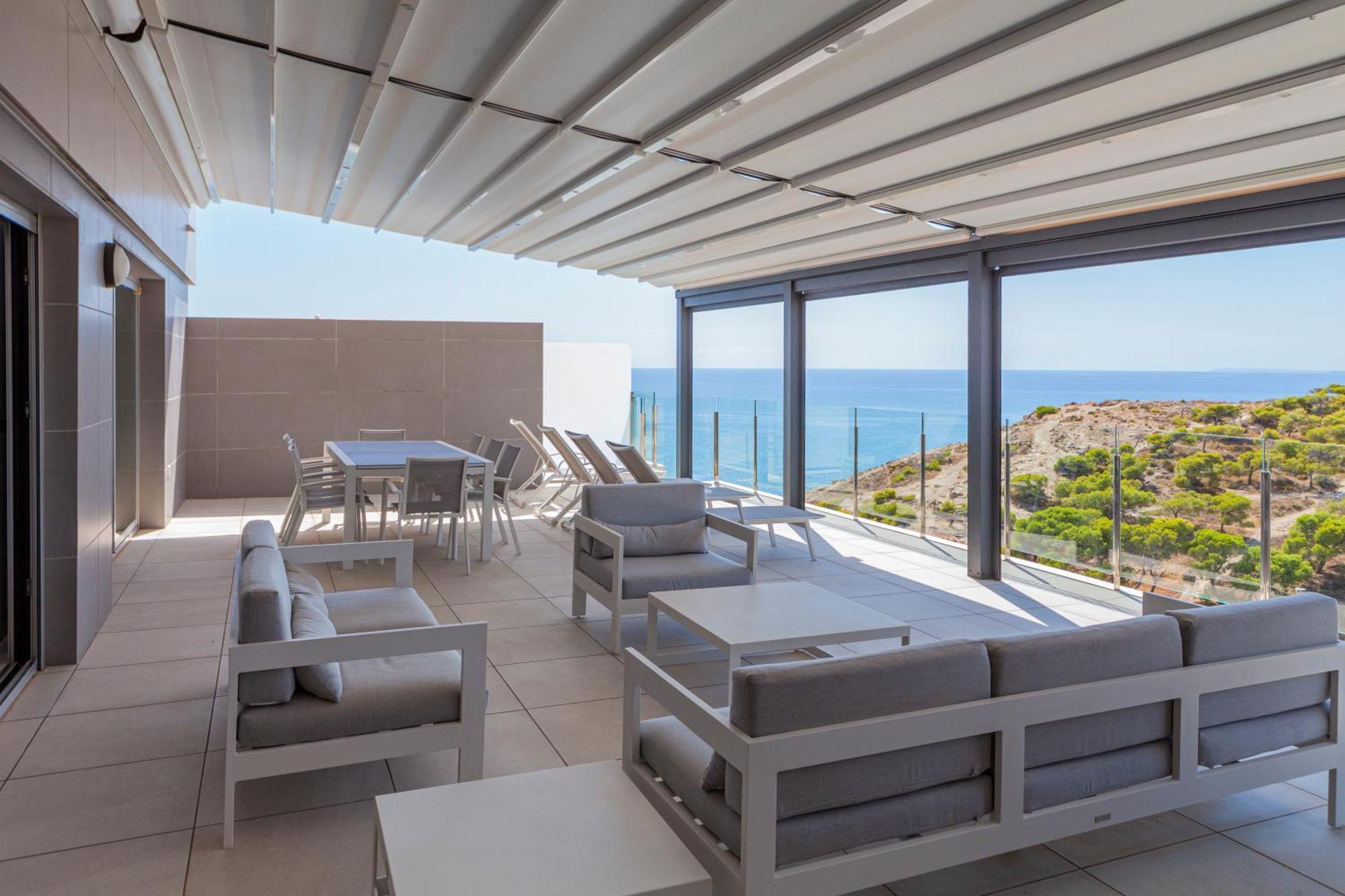 Ático de 3 dormitorios con terraza, bañera de hidromasaje y vistas al mar