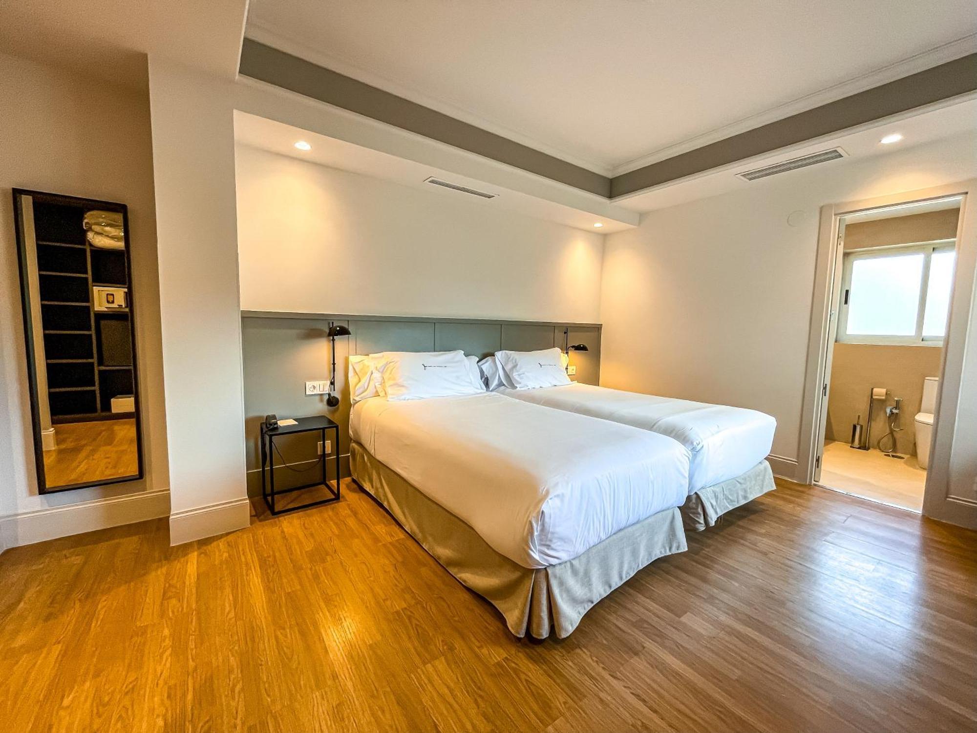 Standard Twin Room,1516541578:JPEG