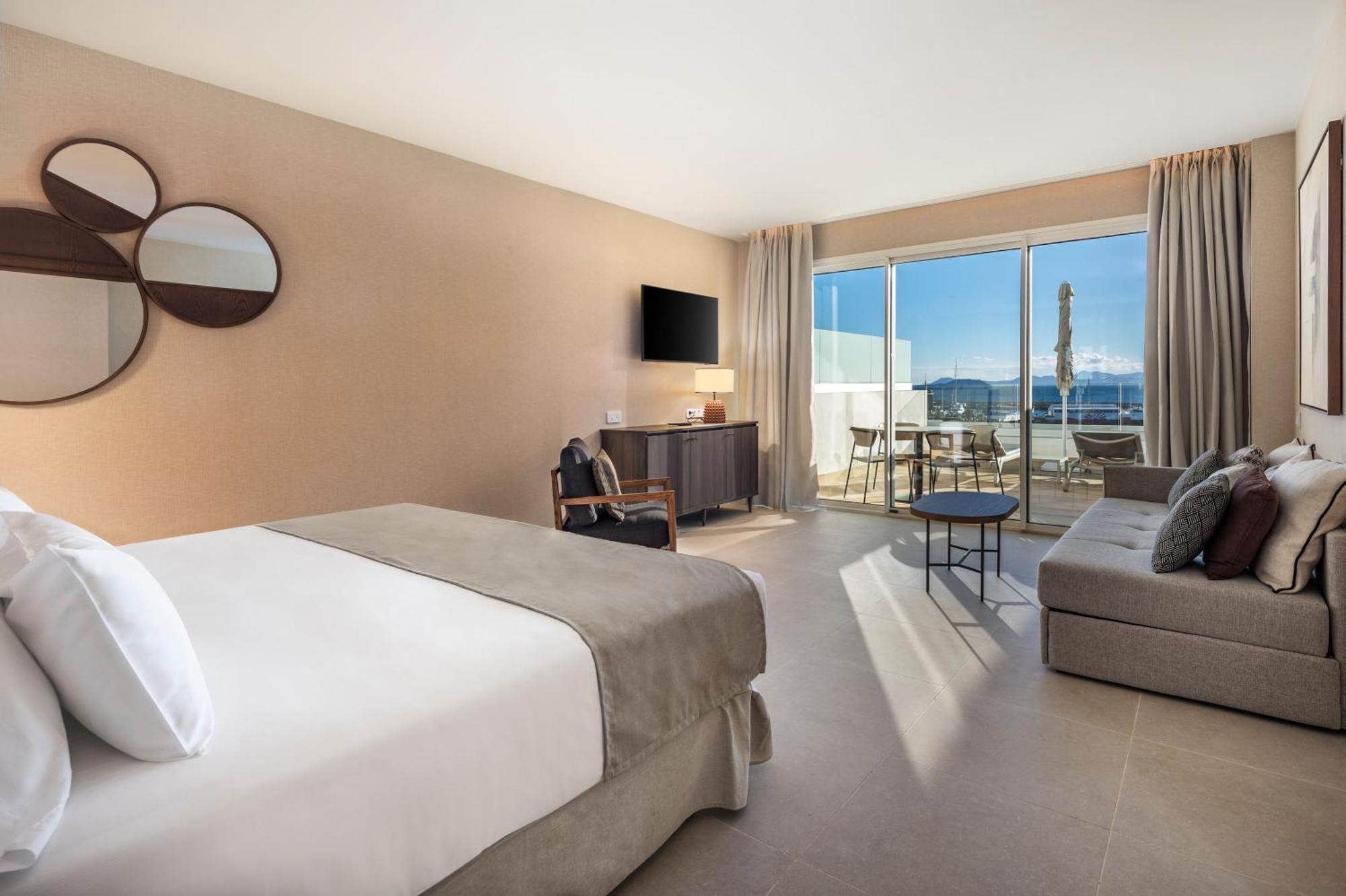 Apartament typu Deluxe Junior Suite z widokiem na morze