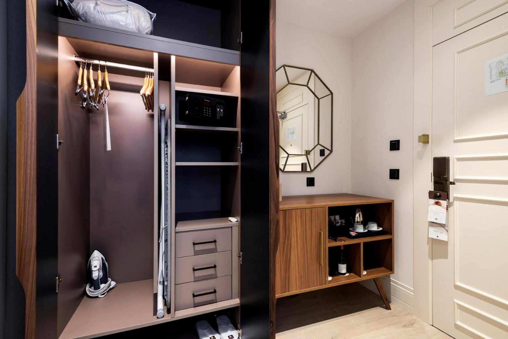 Double Room,1756592395:JPEG